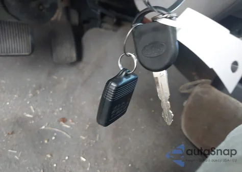 2004 Ford Taurus Se z USA, uszkodzony, nr VIN 1FAFP53U14A211084